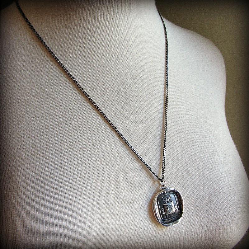 Curb chain on a mannequin