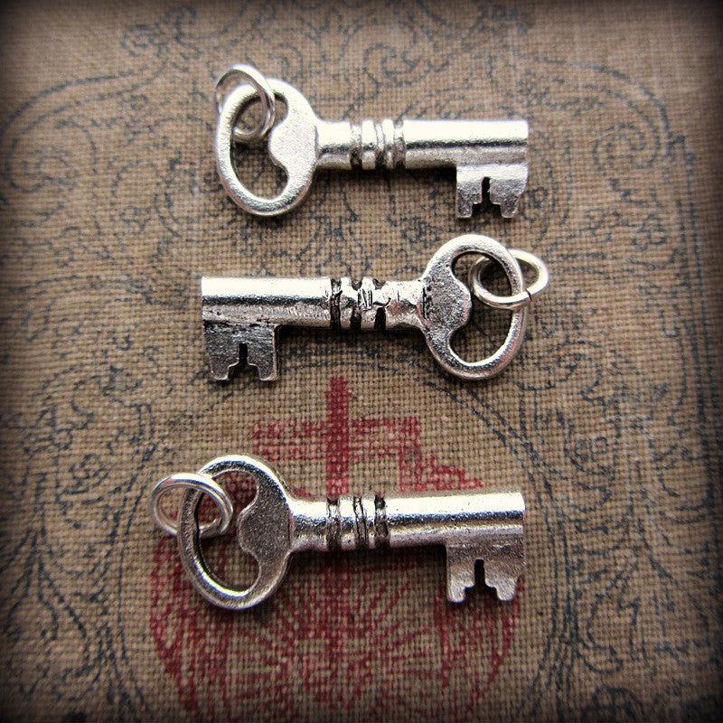 Vintage Key Charm 