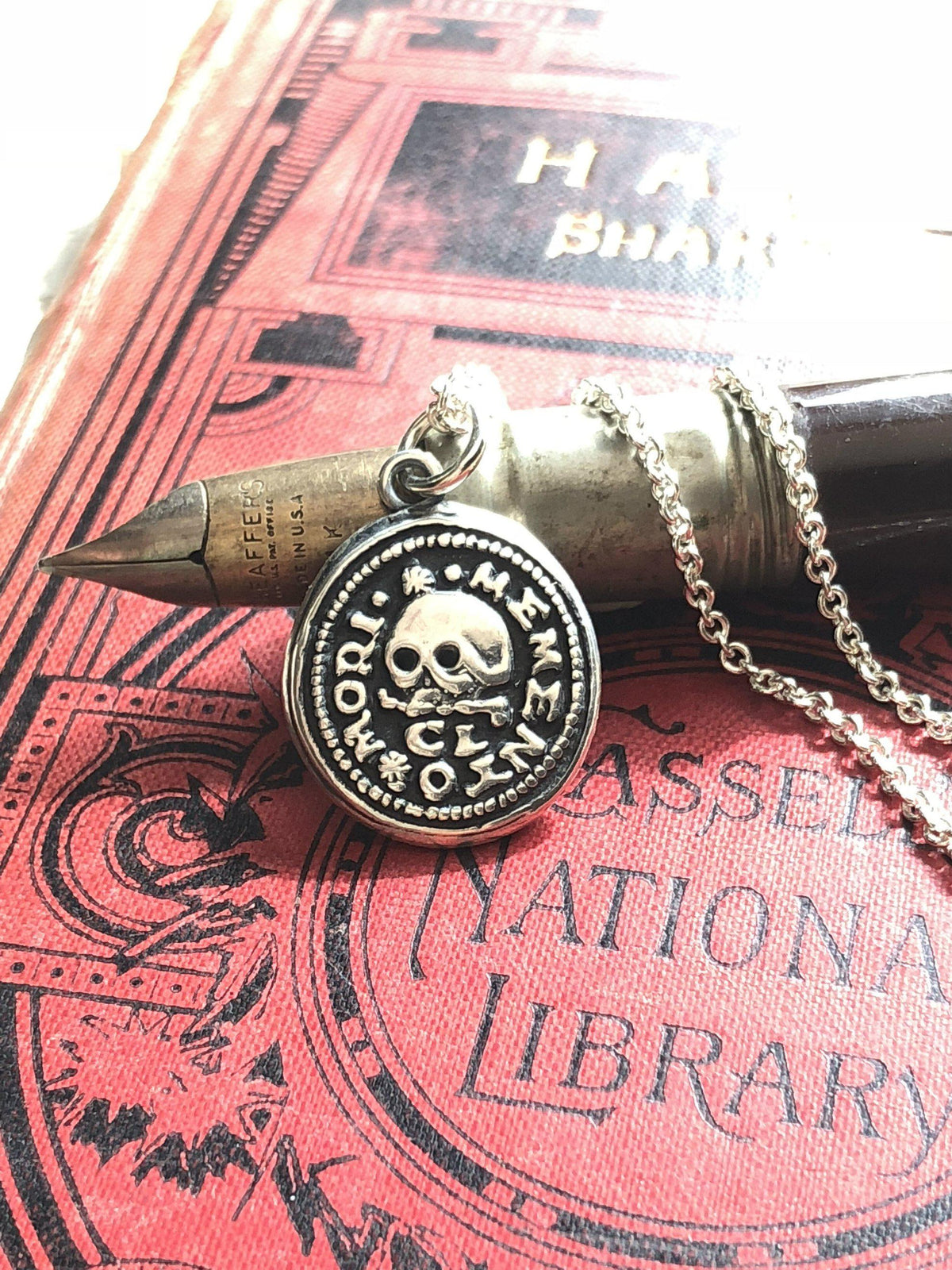 Skull on this wax seal necklace bras