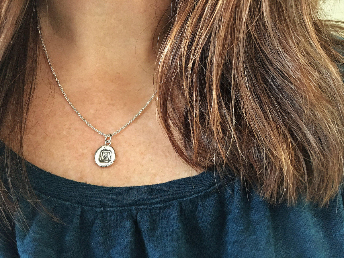 Tiny lyre chain on a model